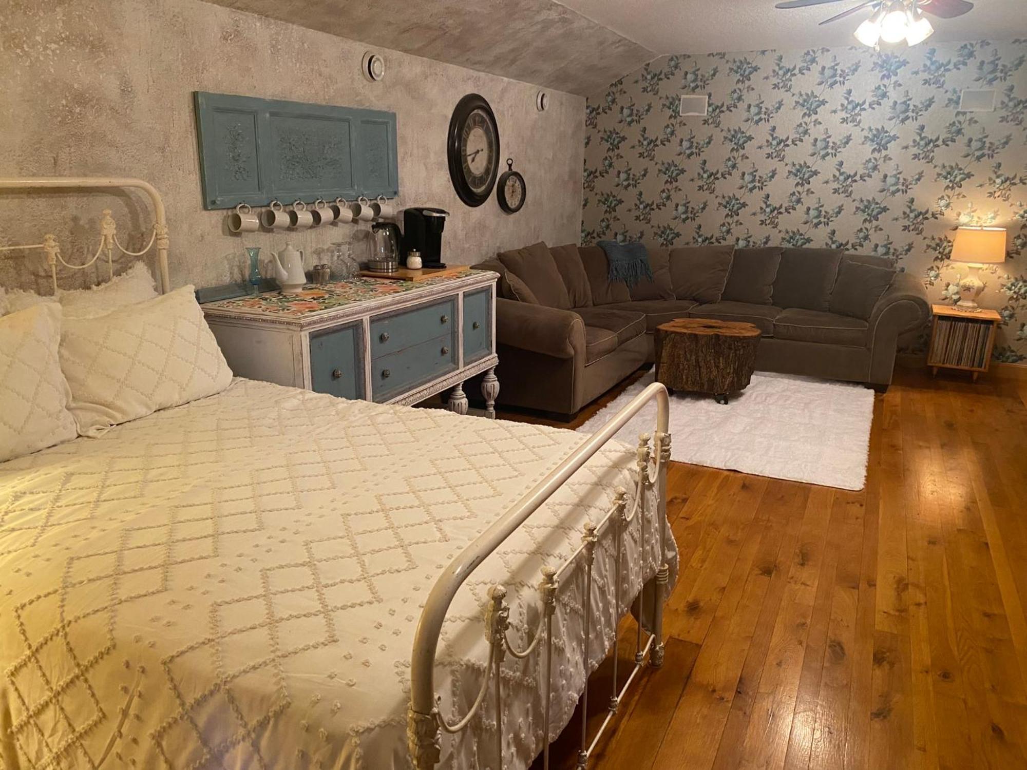 Bed And Breakfast Suite At The Wooded Retreat Pine City 外观 照片