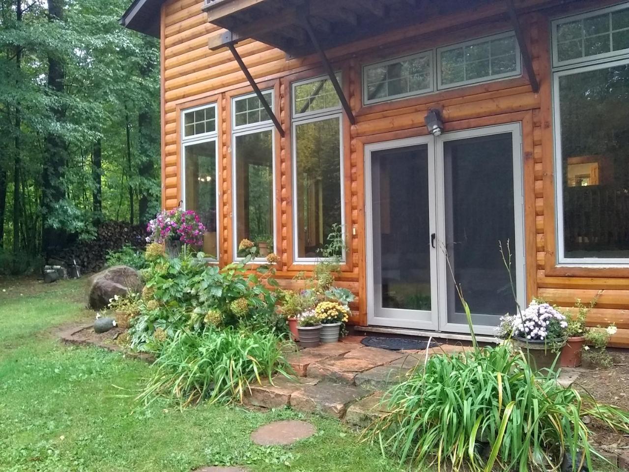 Bed And Breakfast Suite At The Wooded Retreat Pine City 外观 照片